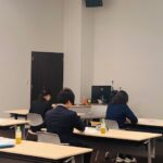 新入社員研修の実施風景｜ビジネスマナーとメンタルヘルスを取り入れた研修